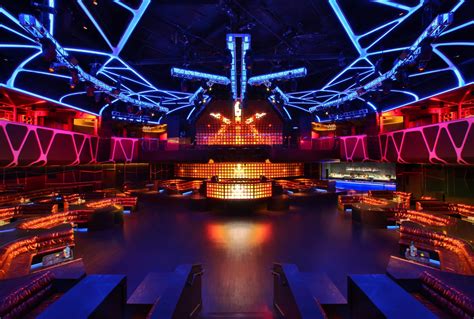 Hakkasan nightclub photos - The Hakkasan is a decent Vegas nightclub, but it is always very crowded due to a ghastly five-story design layout. I believe whoever designed it was constrained by the MGM controllers to remain within the original blueprint of the aging MGM hotel.